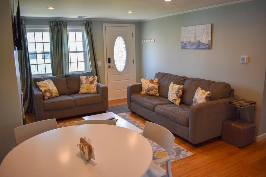 Seaside Serenity, Just A Block /0.1 Mile Away From The Beach Yarmouth Port Exteriör bild