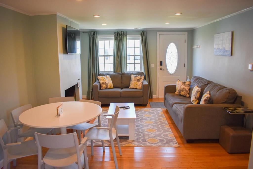 Seaside Serenity, Just A Block /0.1 Mile Away From The Beach Yarmouth Port Exteriör bild